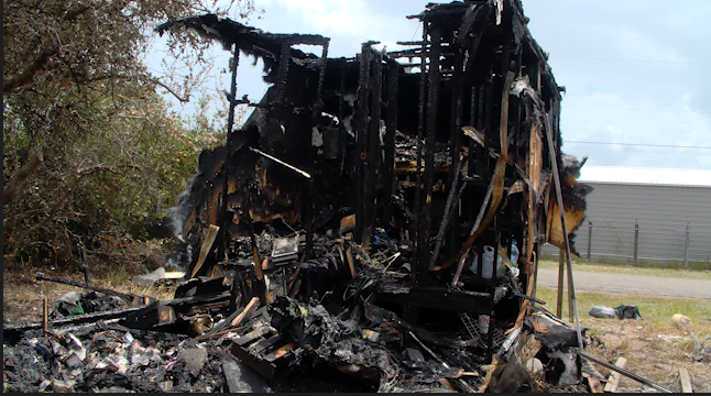 Dos casas rodantes son consumidas tras un incendio
