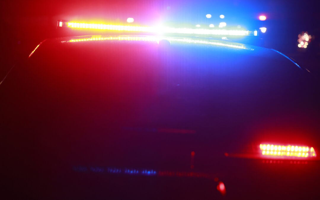 Hombre muere y otro es arrestado tras incidente violento en Beeville