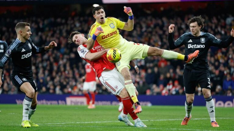 Dibu Martínez y el Aston Villa sufren una dura goleada ante el Arsenal | VIDEO