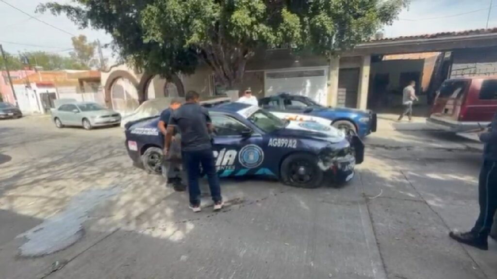 Hombre Roba Patrulla de Policía Vial en Aguascalientes y Choca contra Varios Vehículos