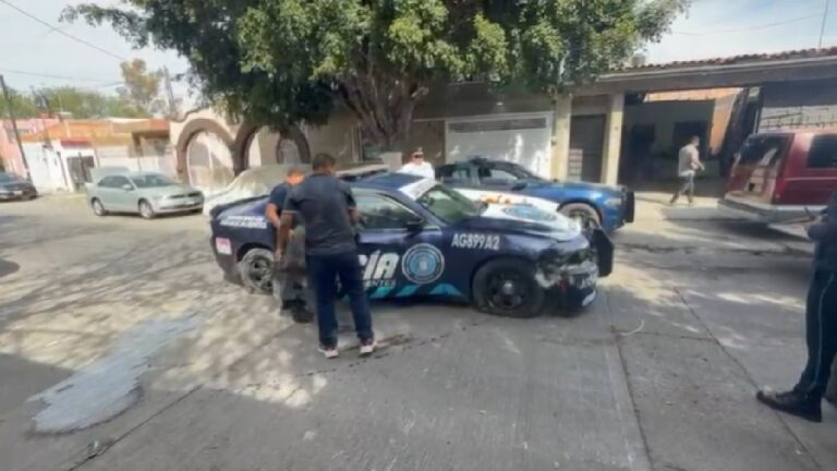 Hombre Roba Patrulla de Policía Vial en Aguascalientes y Choca contra Varios Vehículos