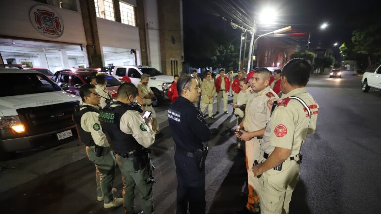 Bomberos de Guadalajara enfrentan desafíos de Año Nuevo: 45 fogatas apagadas