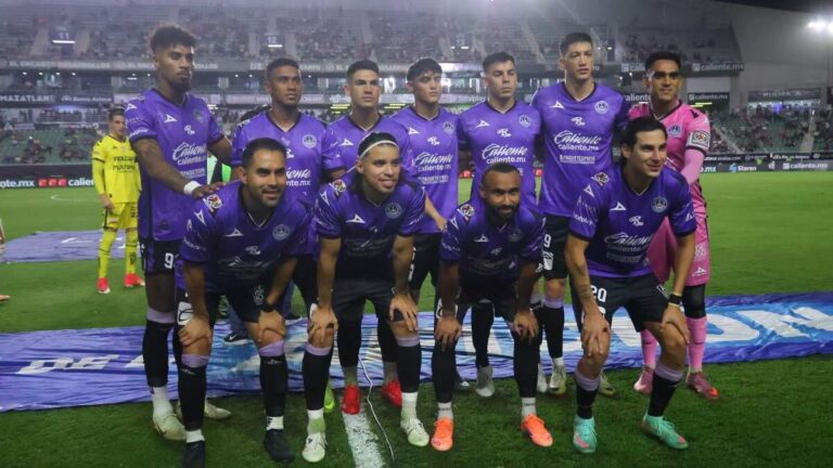 Mazatlán Envía un Mensaje por Año Nuevo y Aficionados No Pueden Evitar Burlarse del Equipo