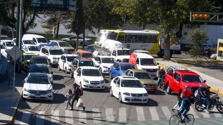 Hoy No Circula en CdMx y Edomex: ¿Qué Autos Descanan Este Viernes 2 de Enero de 2026?