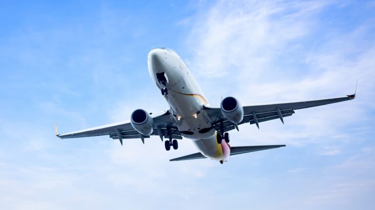 Vuelo desviado por la Muerte de un Pasajero en el Trayecto Madrid-Monterrey a Canadá