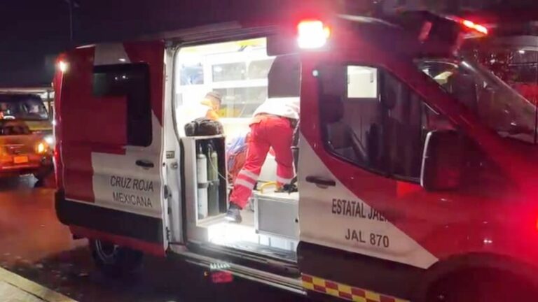Policía en Estado Crítico en Guadalajara Tras Accidente en Periférico Sur