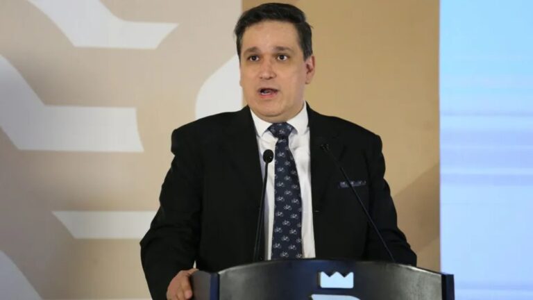 Carlos Garza Renuncia a la Tesorería de Nuevo León: Ulises Carlín Asumirá el Cargo el Viernes