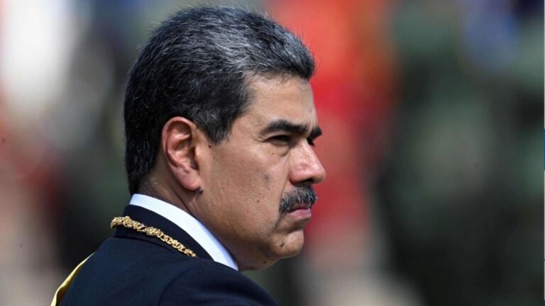 Donald Trump Muestra Impactante Imagen de Nicolás Maduro Tras Detención y Ataque de Estados Unidos a Venezuela