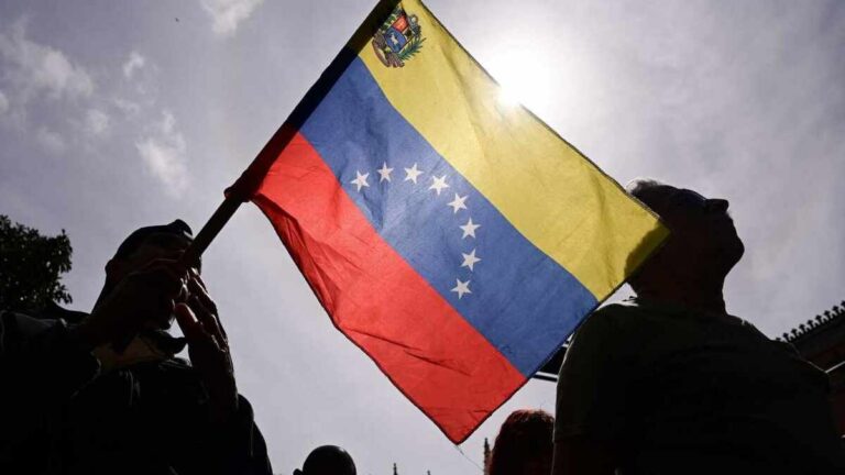 Primera Imagen de Nicolás Maduro Bajo Custodia: Detalles y Contexto