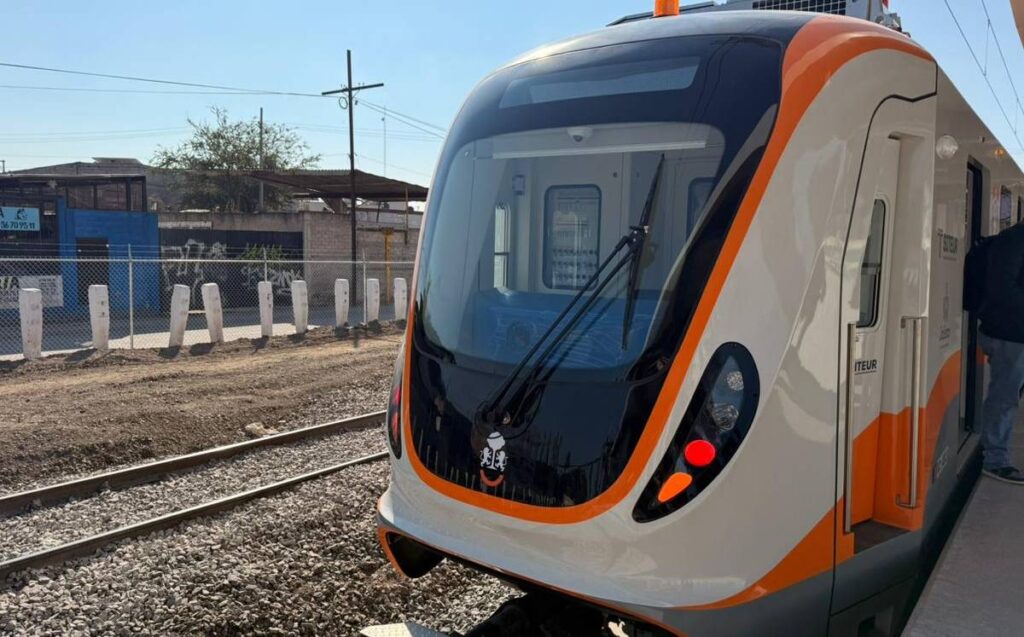 Caos en la Línea 3: Suspensión del Servicio por Mujer en las Vías