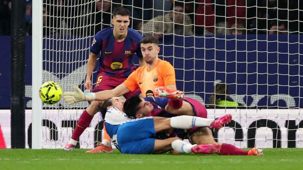 Joan García y la Polémica Jugada que Sacudió el Partido Espanyol vs Barcelona