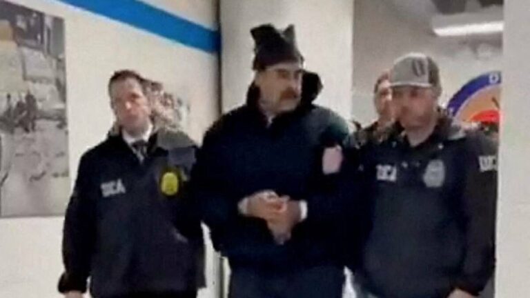 Nicolás Maduro da la bienvenida al nuevo año en EEUU: ‘Feliz Año Nuevo’