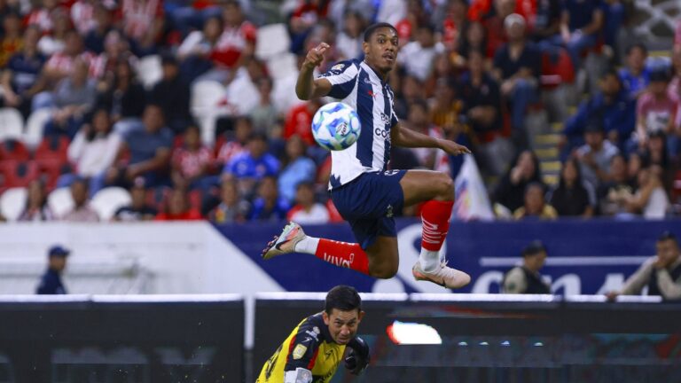 Anthony Martial Brilla en la Copa Pacífica: Su Primer Gol con Rayados
