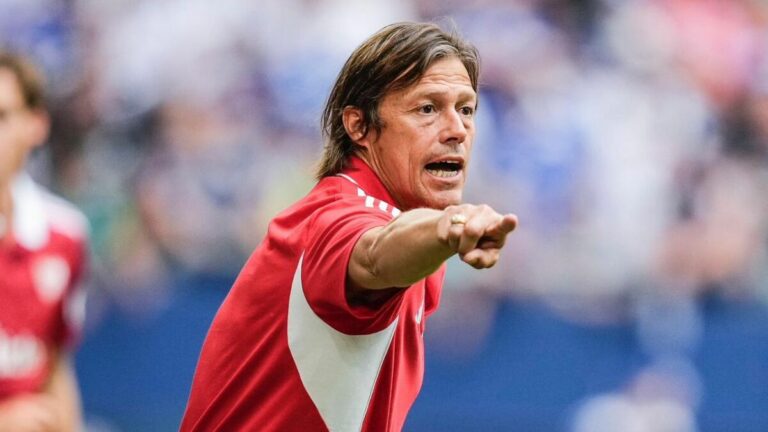 Matías Almeyda enfrenta crisis en Sevilla FC tras derrota ante equipo en descenso