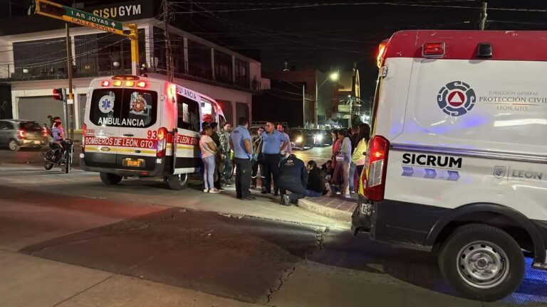 Accidente de Motocicleta en Bulevar San Juan Bosco de León Deja Cinco Heridos