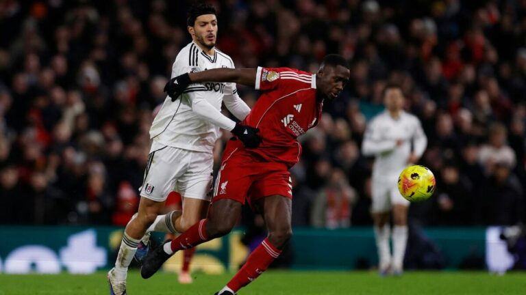 Empate emocionante entre Fulham y Liverpool; Raúl Jiménez brilla con asistencia