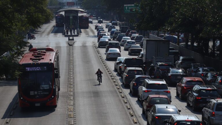 Hoy No Circula en CdMx y Edomex: Autos que Descansan el Lunes 5 de Enero 2026