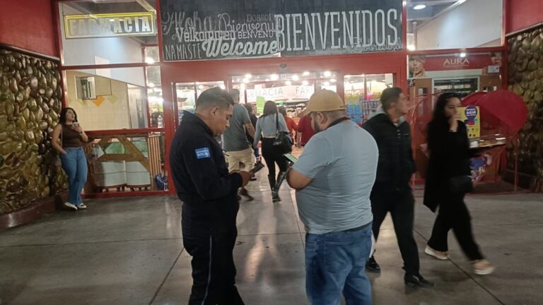 Torreón: Exempleado de supermercado se prende fuego tras crisis emocional