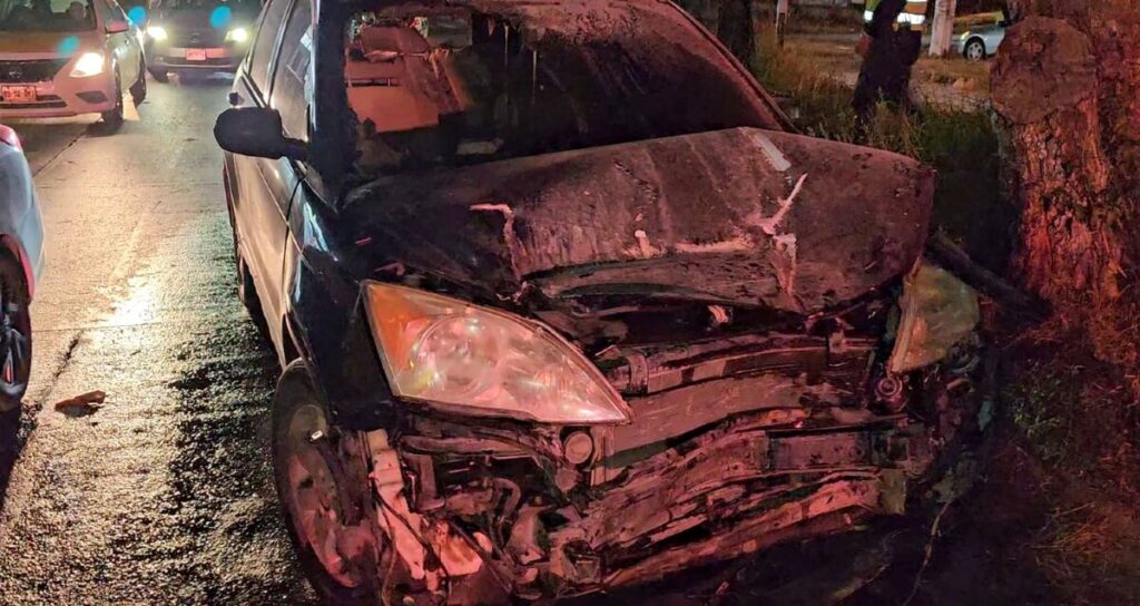 Accidente Automovilístico en Tonalá Provoca Incendio de Camioneta Tras Choque