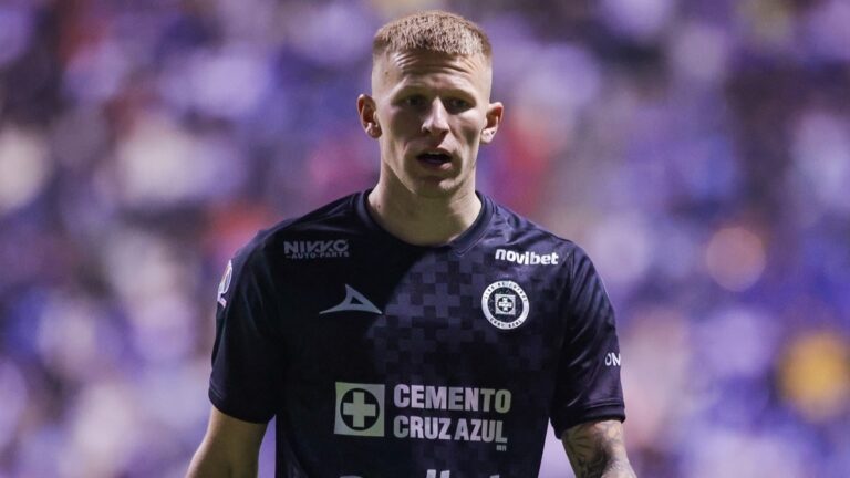 Houston Dynamo Persigue a Mateusz Bogusz, Mientras Cruz Azul Evalúa Su Futuro