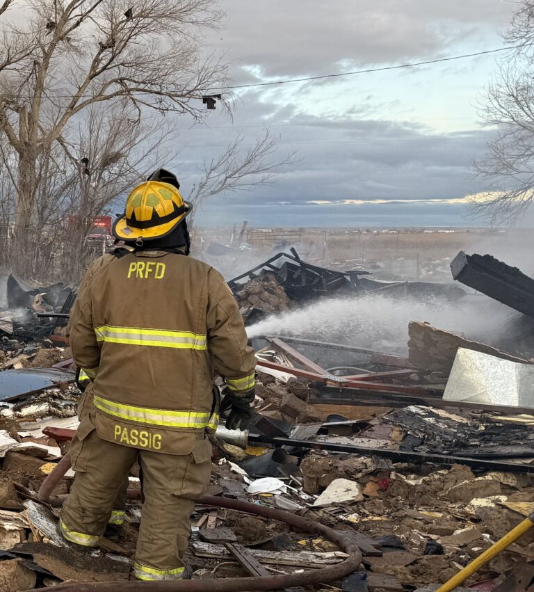 Explosión Fatal en el Este del Condado de Pueblo: Dos Fallecidos