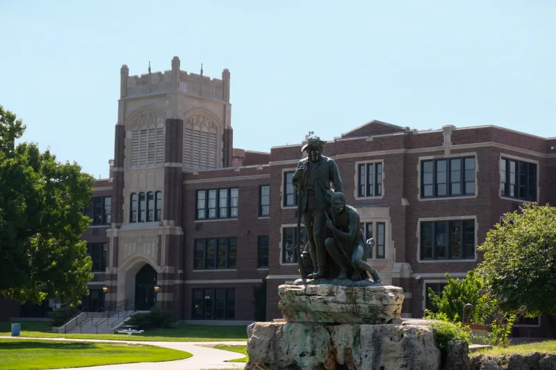 Estudiantes de Wichita protagonizan gran protesta estudiantil contra el ICE