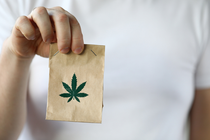 Retiros de Cannabis en Colorado: Alertas por Pesticidas Prohibidos y Contaminación en 275 Dispensarios