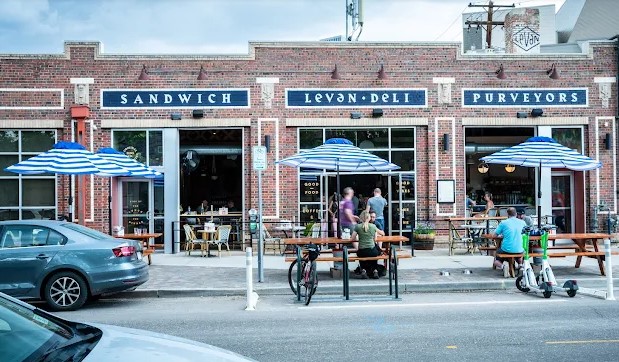 Tres Restaurantes en Colorado Destacan en el Top 100 de Estados Unidos de Yelp 2026
