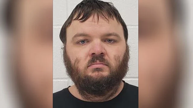 Exoficial de Wichita pierde certificación por condena de abuso sexual infantil