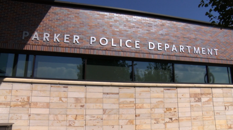 Investigación Policial en Parker: Ex Sargento Troy Brienzo Bajo Scrutinio