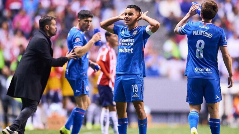 Cruz Azul Rompe el Invicto de Chivas en el Estadio Cuauhtémoc
