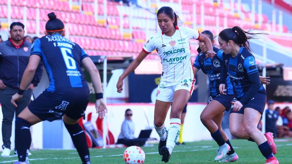 Explosiones afuera del estadio: Jugadoras de Necaxa y Querétaro abandonan la cancha