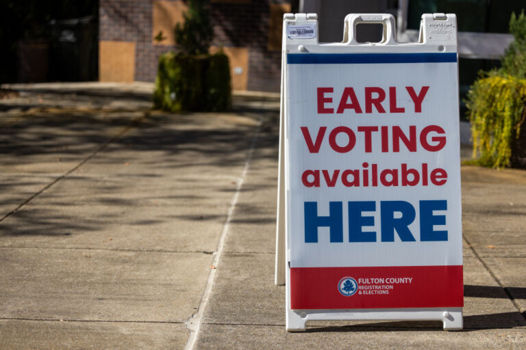 DHS Asegura que No Habrá Agentes Migratorios en Centros de Votación Durante las Elecciones