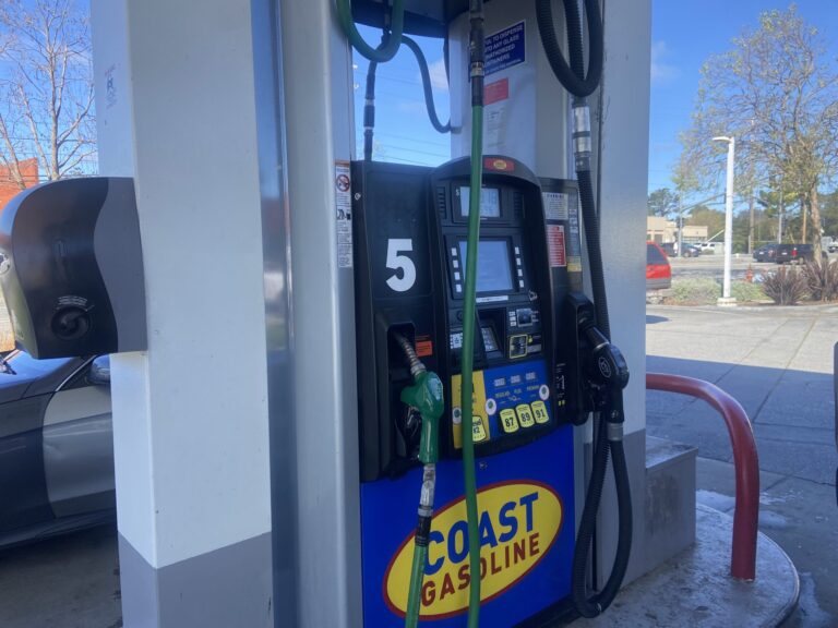 Aumento de Gasolina: Temores Crecientes por el Conflicto con Irán