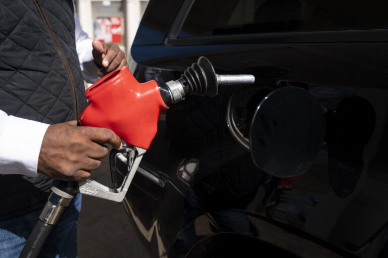 Nuevo México en Alerta: Aumento del Precio de la Gasolina por Conflicto con Irán