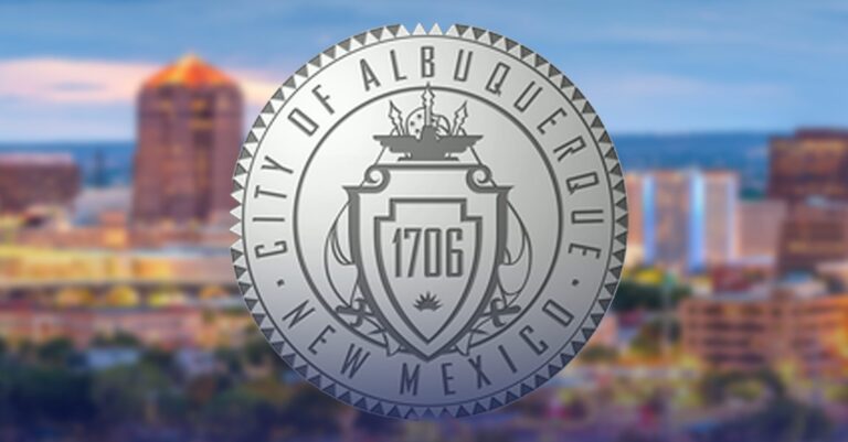 Dan Lewis desafía los recortes presupuestarios anunciados en Albuquerque