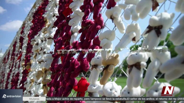 Instalación De 20 Mil Osos De Peluche Clama Por Niños Ucranianos Secuestrados