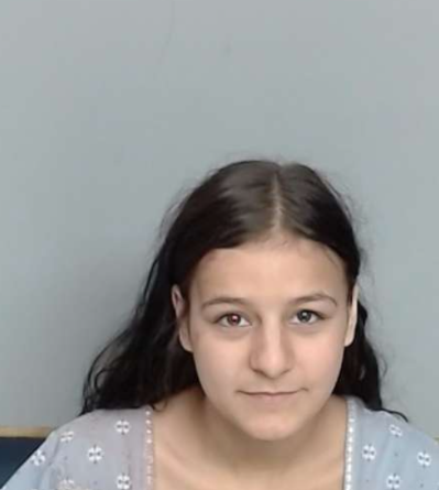 Mujer arrestada en el condado de Nueces por ataque violento y evasión de la justicia