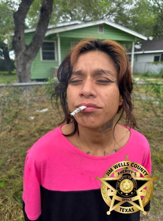 Detienen a mujer en Alice por orden federal de arresto