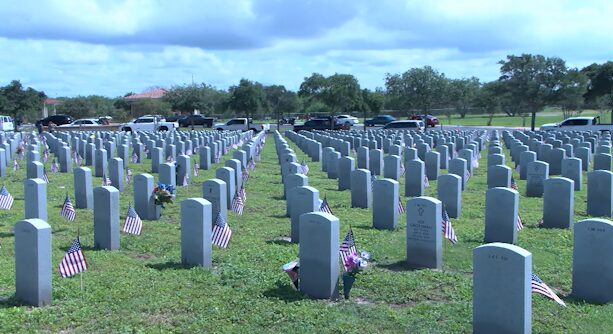 Veteranos honran a los caídos durante ceremonia del Memorial Day en Corpus Christi