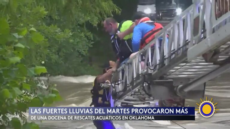 Lluvias Torrenciales Y Rescates Acuáticos En La Frontera De Oklahoma Y Texas