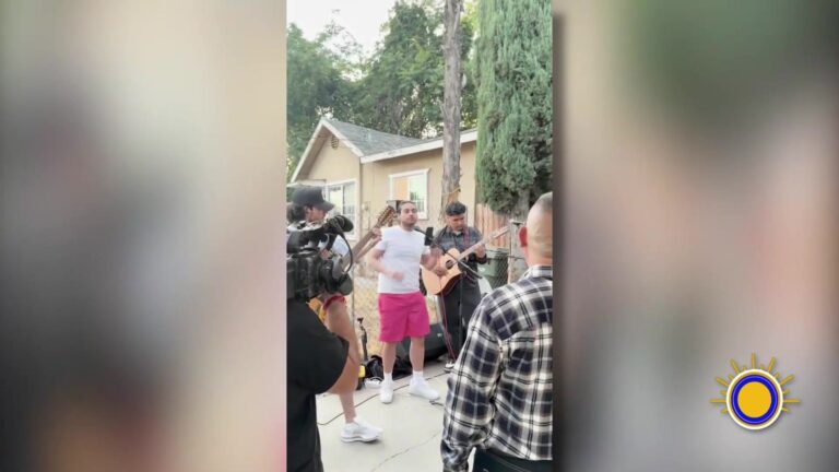Sorpresa En San Bernardino: Jesús Ortiz Paz De Fuerza Régida Convierte Fiesta Familiar En Mini Concierto