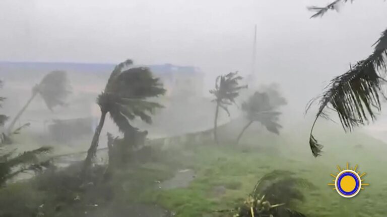 Supertifón Bavi Azota Las Islas Marianas Del Norte En El Pacífico