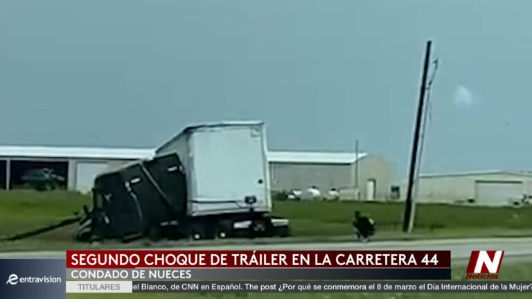 Accidente Tractocamión Wester Pavimento Mojado Carretera 44: Tractocamión Derrapa Y Choca Contra Poste Eléctrico Cerca De Wester
