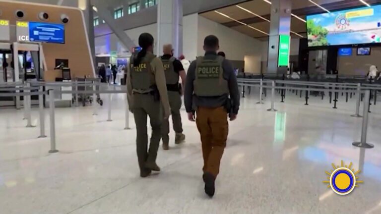 Cámaras Corporales ICE: Legisladores De EE.UU. Exigen Uso De Cámaras Corporales Tras Muertes Inmigrantes