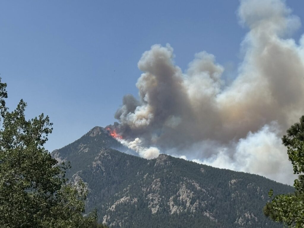 Polis extiende declaraciones de desastre por incendios Aspen Acres y Gold Mountain