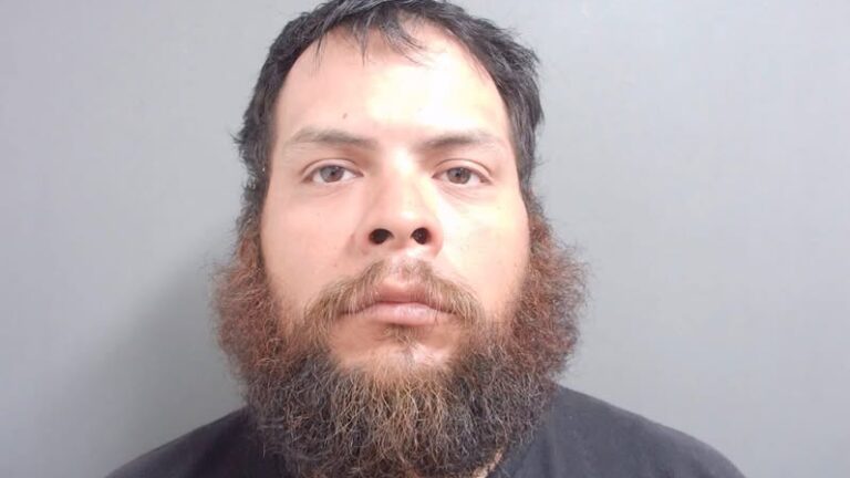 Arrestan a hombre acusado de ahorcar a un familiar en Mathis